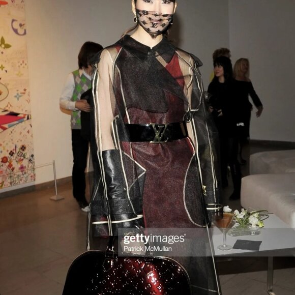 LOUIS VUITTON - EXTREMELY RARE, AUTHENTIC, ICONIC, LACE, MONOGRAM FACE MASK - Picture 12 of 16